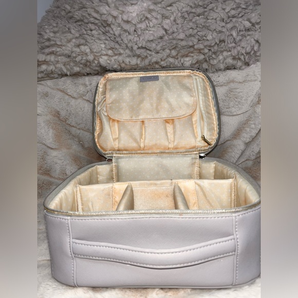 Cilantro make up travel bag in light silver/grey - Picture 12 of 12
